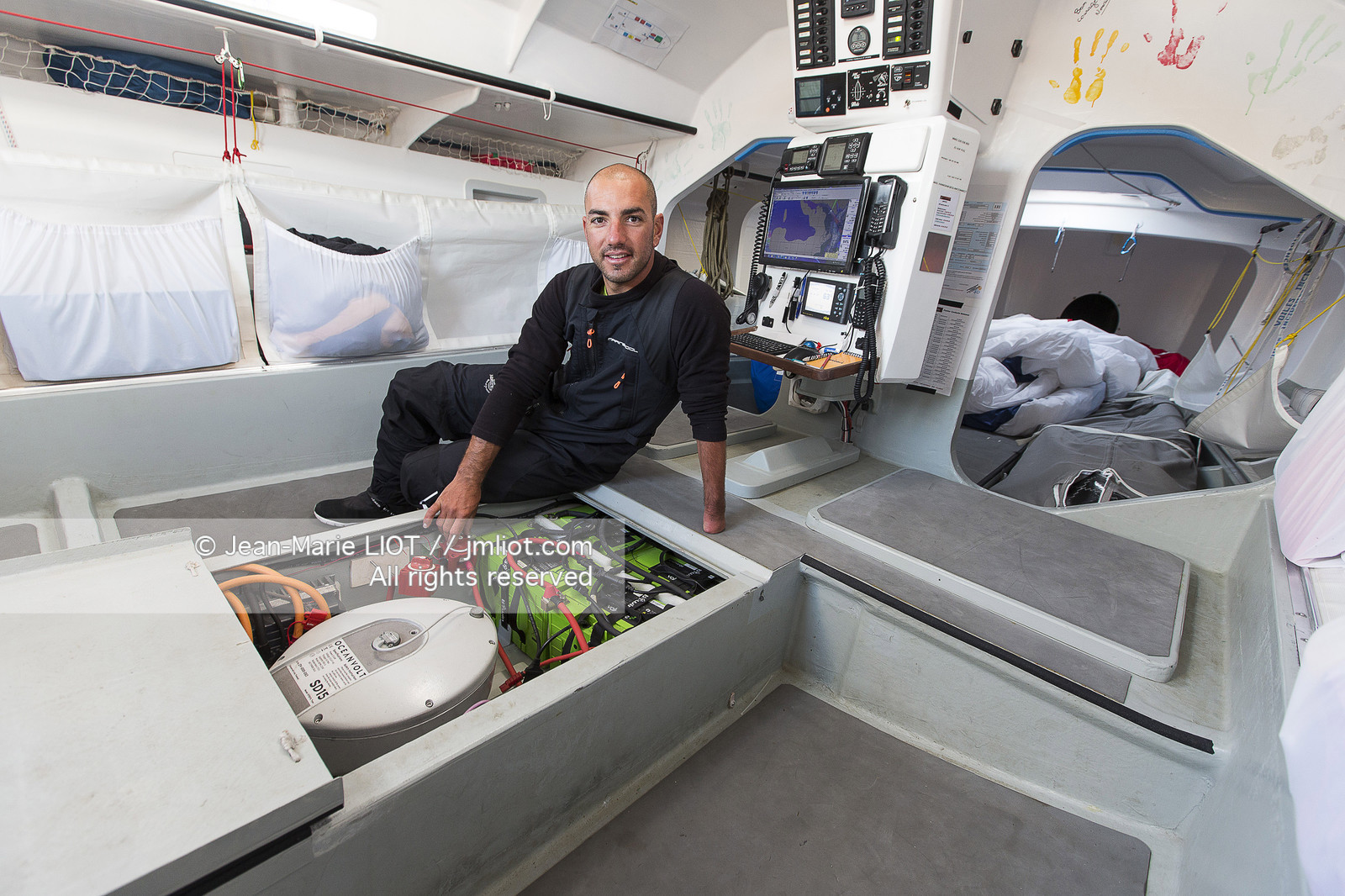 DES PIEDS ET DES MAINS - DAMIEN SEGUIN