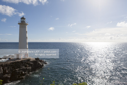 La Guadeloupe est un departement français d'Outre Mer situe dans l'archipel des Antilles. L'ile est bordee d'une part par la Mer des Caraïbes et l'Ocean Atlantique..La guadeloupe est composé de deux îles: la Grande-Terre et la Basse-Terre..Photo © Jean-Marie Liot.