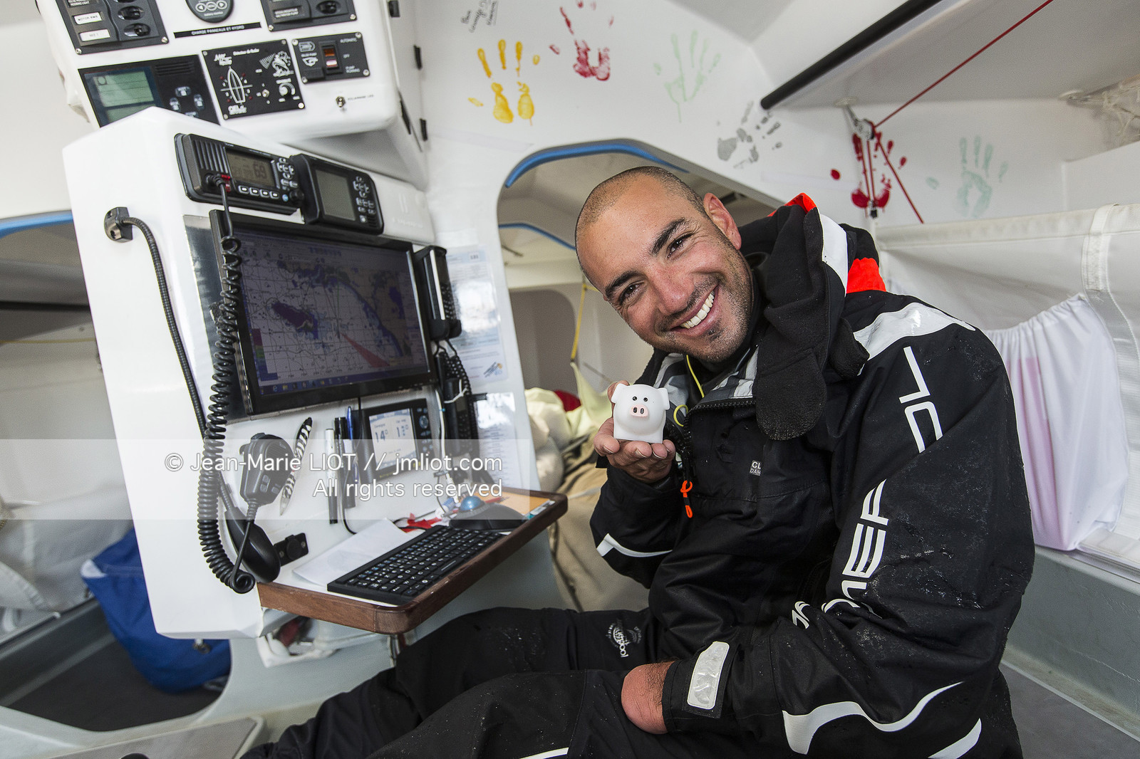 DES PIEDS ET DES MAINS - DAMIEN SEGUIN