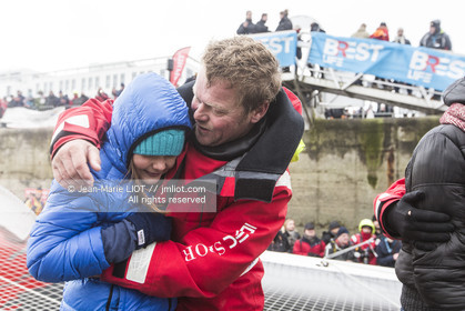 IDEC SPORT- ARRIVEE  RECORD TROPHEE JULES VERNE