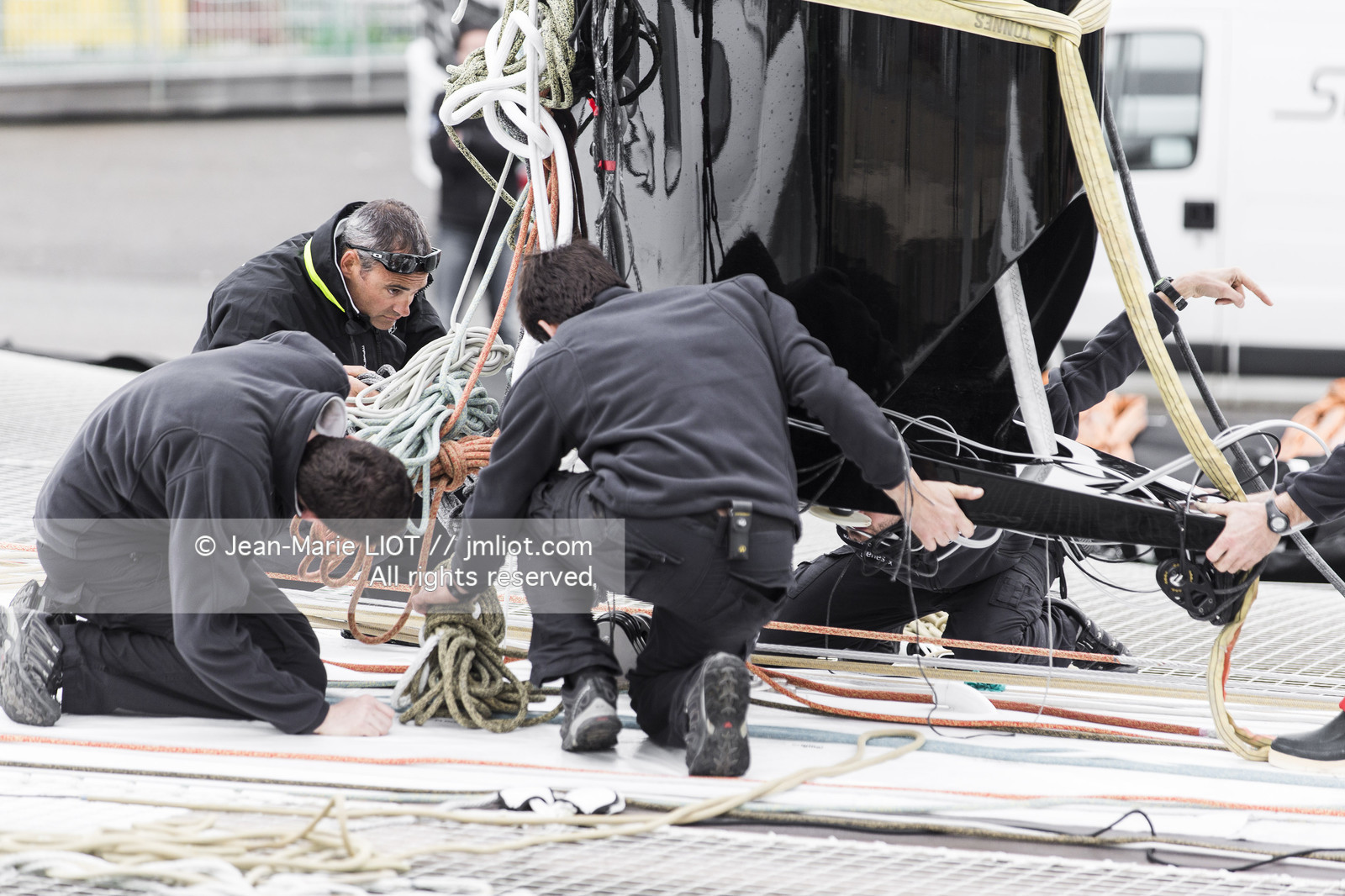 Maxi-Triimaran Spindrift 2 Launching