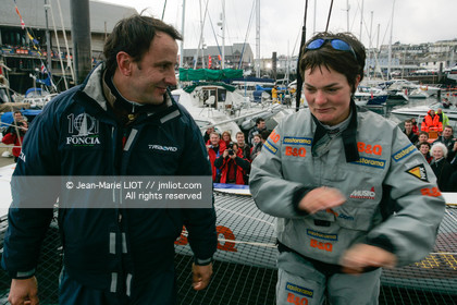Départ d'Ellen MacArthur à bord du maxi-trimaran B&Q Castorama, pour tenter de battre le record du Tour du Monde en Solitaire sans Escale, à Falmouth (GB), le 27 novembre 2004, photo : Jean-Marie LIOT - www.jmliot.com
