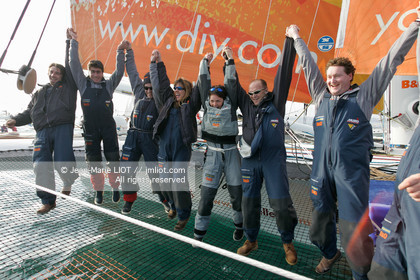 .   .Start Ellen MacArthur onboard maxi-trimaran B&Q Castorama, trying to beat Solo Handed Round the World record, in Falmouth (GB), on november 27, 2004, photo : Jean-Marie LIOT - www.jmliot.com
