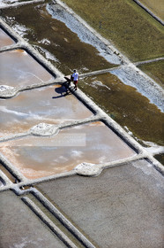 Carnac, vue aerienne des marais salants..© JEAN-MARIE LIOT.Carnac, aerial view of the salt marshes