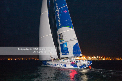 Arrivée, au Costa-Rica de l'imoca Banque populaire, le19 novembre 2011. Les skippers Armel Le Cleac'h et Christopher Pratt se placent à la 3ème place dans la catégorie des imocas. Photo © Jean-marie Liot DPPI.