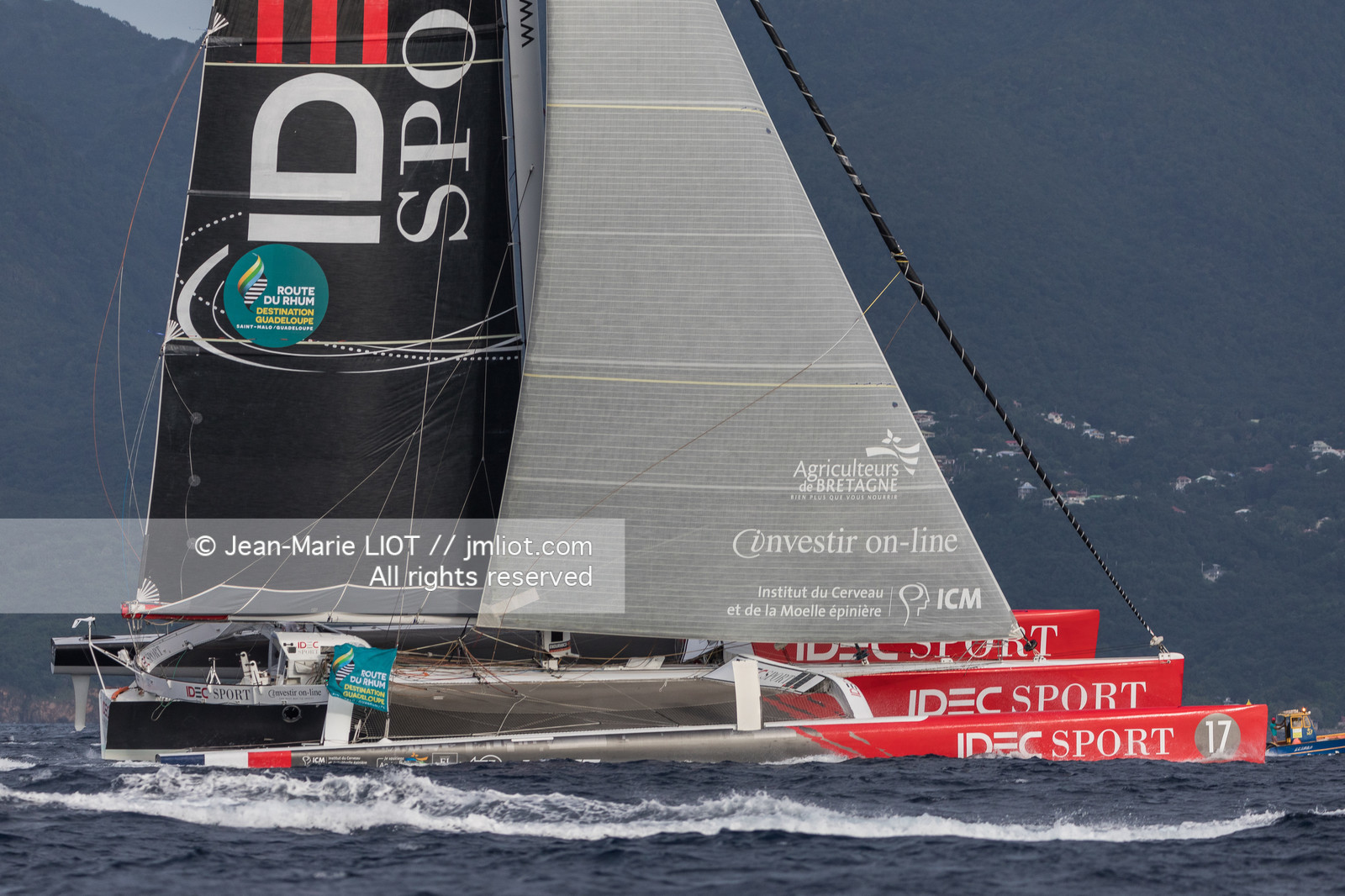 FRANCIS JOYON - ROUTE DU RHUM 2018 - ARRIVEE