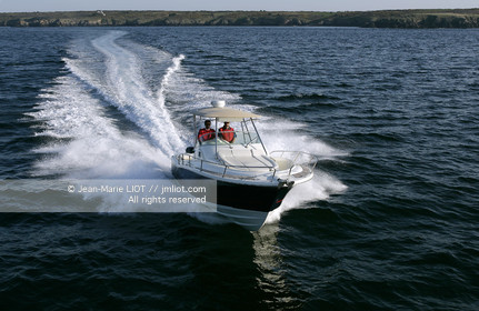 MOTONAUTISME - JEANNEAU CAP CAMARAT 925