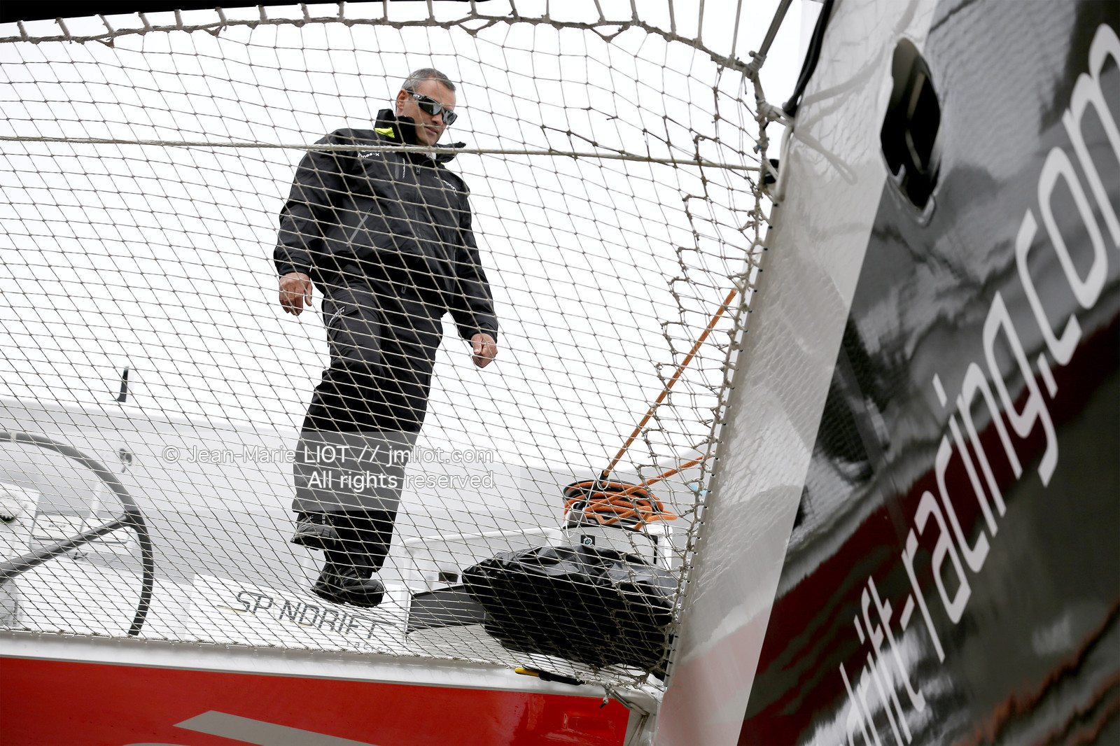 Maxi-Triimaran Spindrift 2 Launching