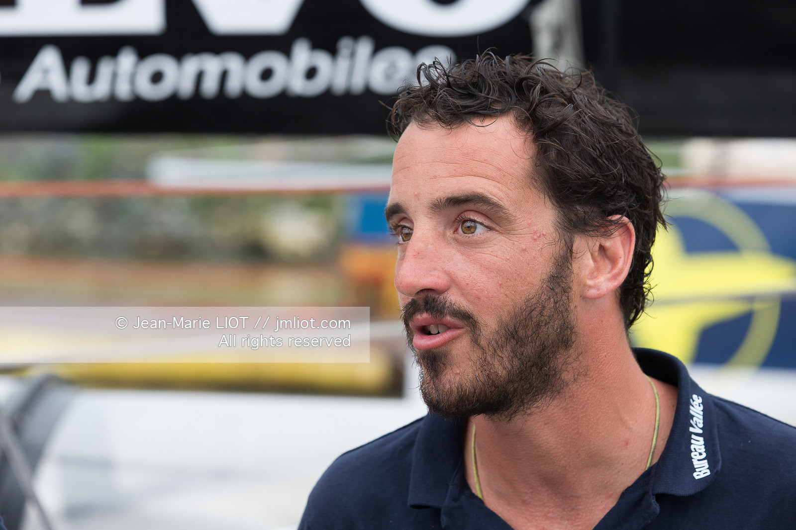 ARRIVEE BUREAU VALLEE