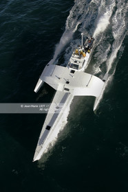 .Ocean Alchimist, Olivier de Kersauzon, off Ouessant, on december 29, 2004, Photo Jean-Marie LIOT - www.jmliot.com.