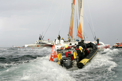 .   .Start Ellen MacArthur onboard maxi-trimaran B&Q Castorama, trying to beat Solo Handed Round the World record, in Falmouth (GB), on november 27, 2004, photo : Jean-Marie LIOT - www.jmliot.com
