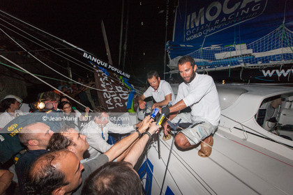 .Arrival in Imoca Banque Populaire Costa Rica on November 19, 2011. Skippers Armel Le Cleac'h and Christopher Pratt placed third in the Imocas category. Photo © Jean-marie Liot   DPPI