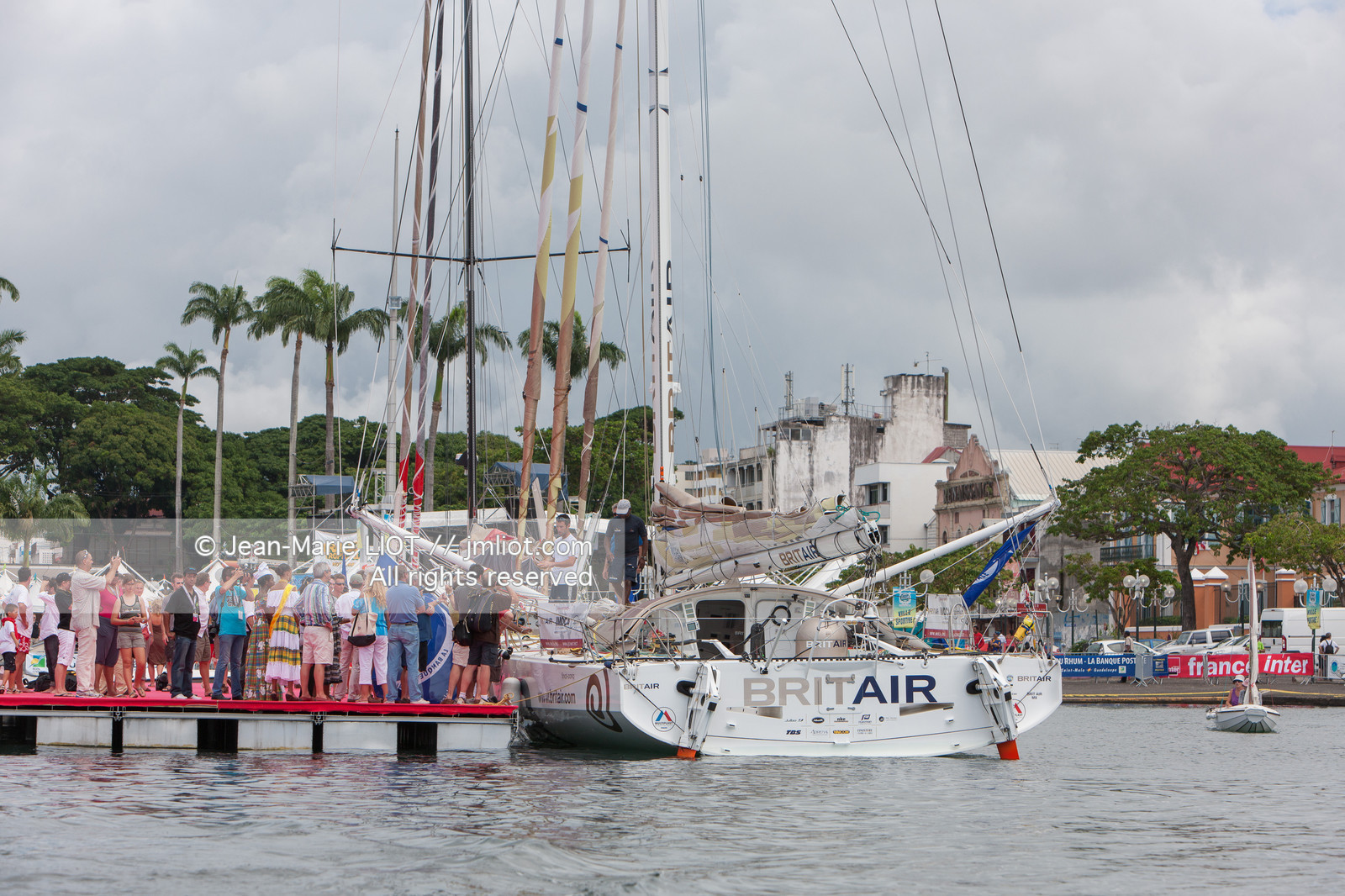 ROUTE DU RHUM 2010 - ARRIVEE DE ARMEL LE CLEAC'H