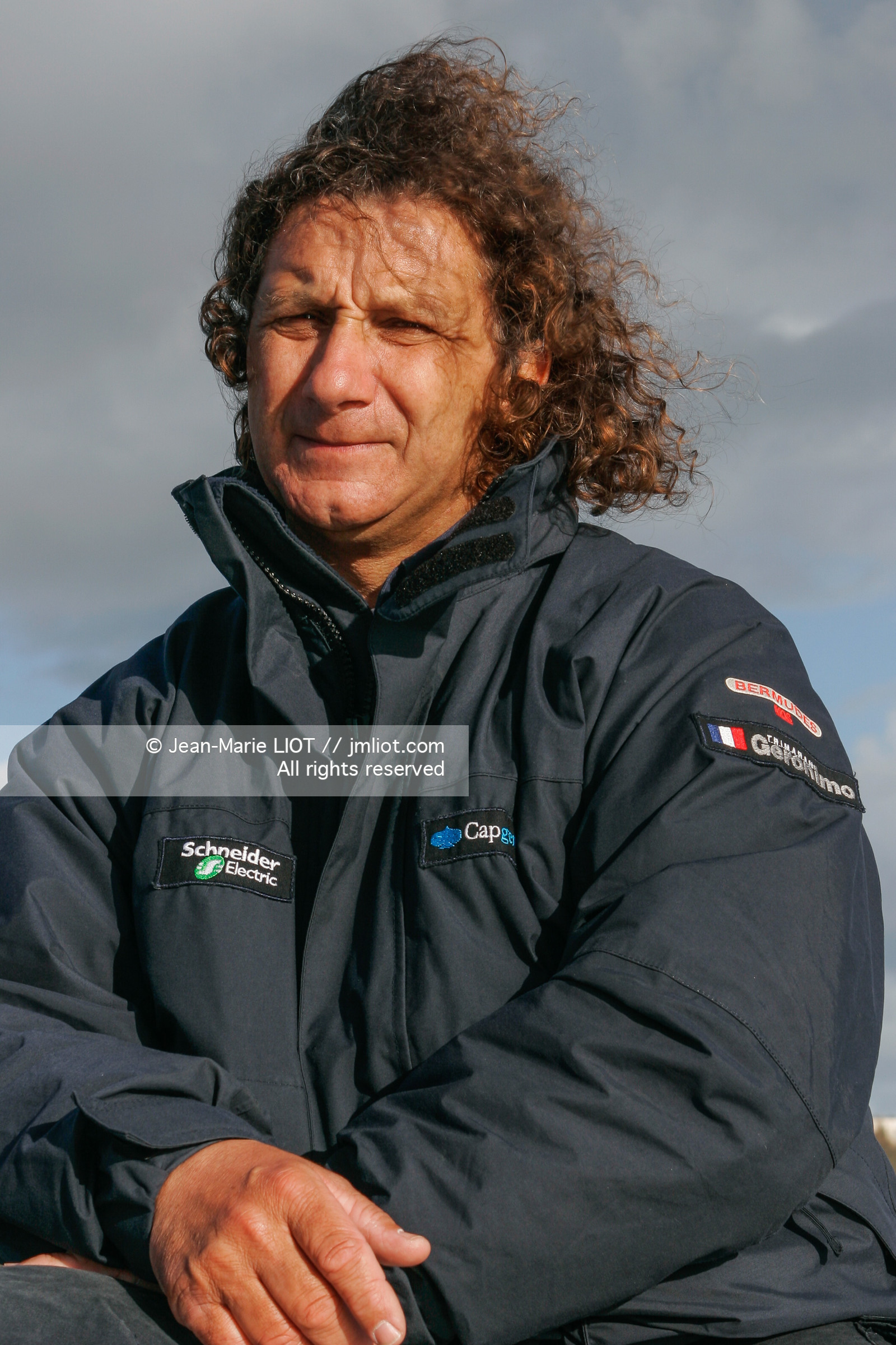 Départ du Trophée Jules Verne du maxi trimaran Geronimo, skipper Olivier de Kersauzon, 28 décembre 2004, Photo Jean-Marie LIOT - www.jmliot.com.