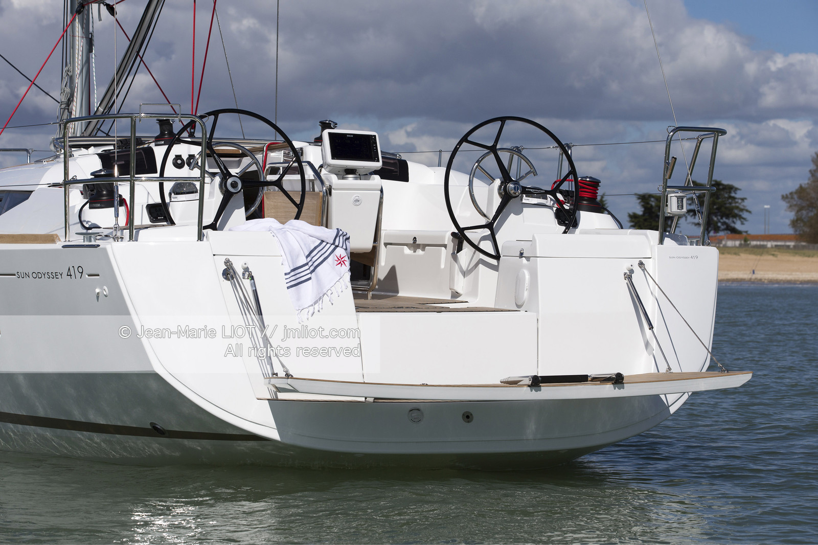 Ile de Ré, 23 09 2015, pour le chantier Jeanneau, le nouveau Jeanneau Sun Odyssey 419. Photo © Jean-Marie LIOT   Jeanneau.