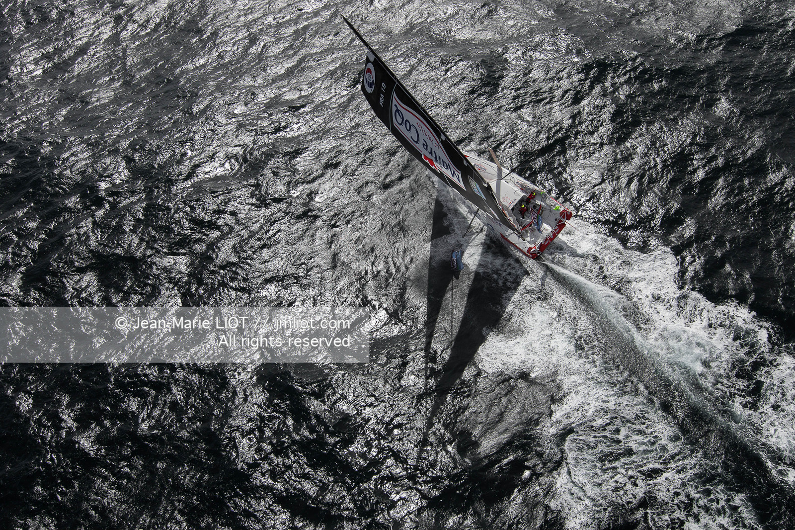 Au large de Groix, Jérémie Beyou et Philippe Legros à l'entrainement sur IMOCA Maître Coq avant le départ de la Transat Jacques Vabre 2015 au départ du Havre jusqu'à Itajaï (Brésil). 16 09 2015, Photo © Jean-Marie LIOT   DPPI..Jeremie Beyou and Philippe Legros (Fra) training onboard IMOCA Maitre Coq before the start of Transat Jacques Vabre 2015 from Le Havre to Itajai off Groix, 16 09 2015, Photo © Jean-Marie LIOT   DPPI
