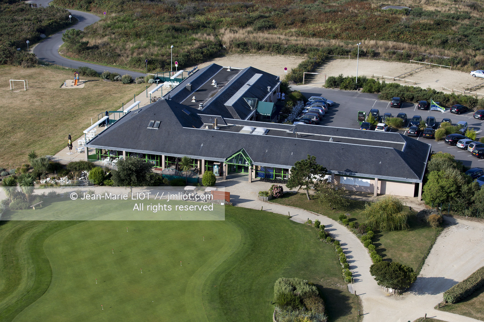 VUE AERIENNE DU GOLF DE PLOEMEUR. MORBIHAN.PHOTO © JEAN-MARIE LIOT.