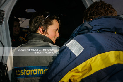 .   .Start Ellen MacArthur onboard maxi-trimaran B&Q Castorama, trying to beat Solo Handed Round the World record, in Falmouth (GB), on november 27, 2004, photo : Jean-Marie LIOT - www.jmliot.com