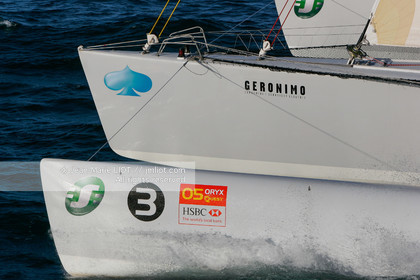 .Start Jules Verne Trophy maxi trimaran Geronimo, skipper Olivier de Kersauzon, on décember 28, 2004, Photo Jean-Marie LIOT - www.jmliot.com