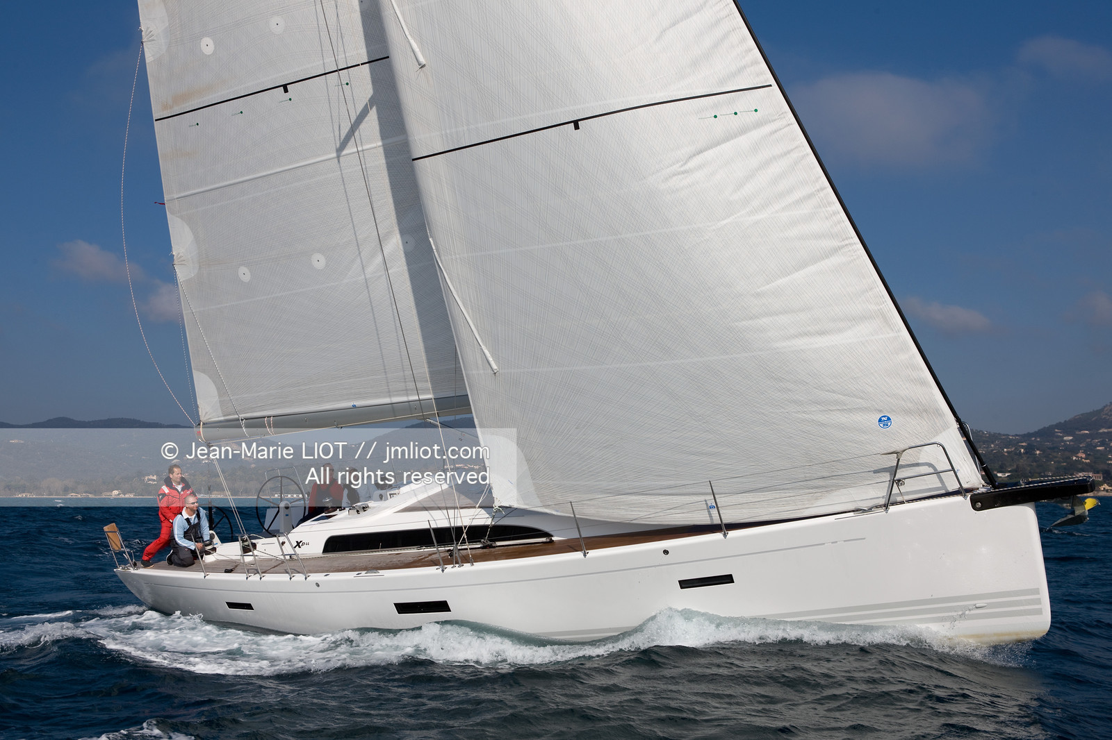 VOILE MAGAZINE - 100 MILLES A BORD - XP 44