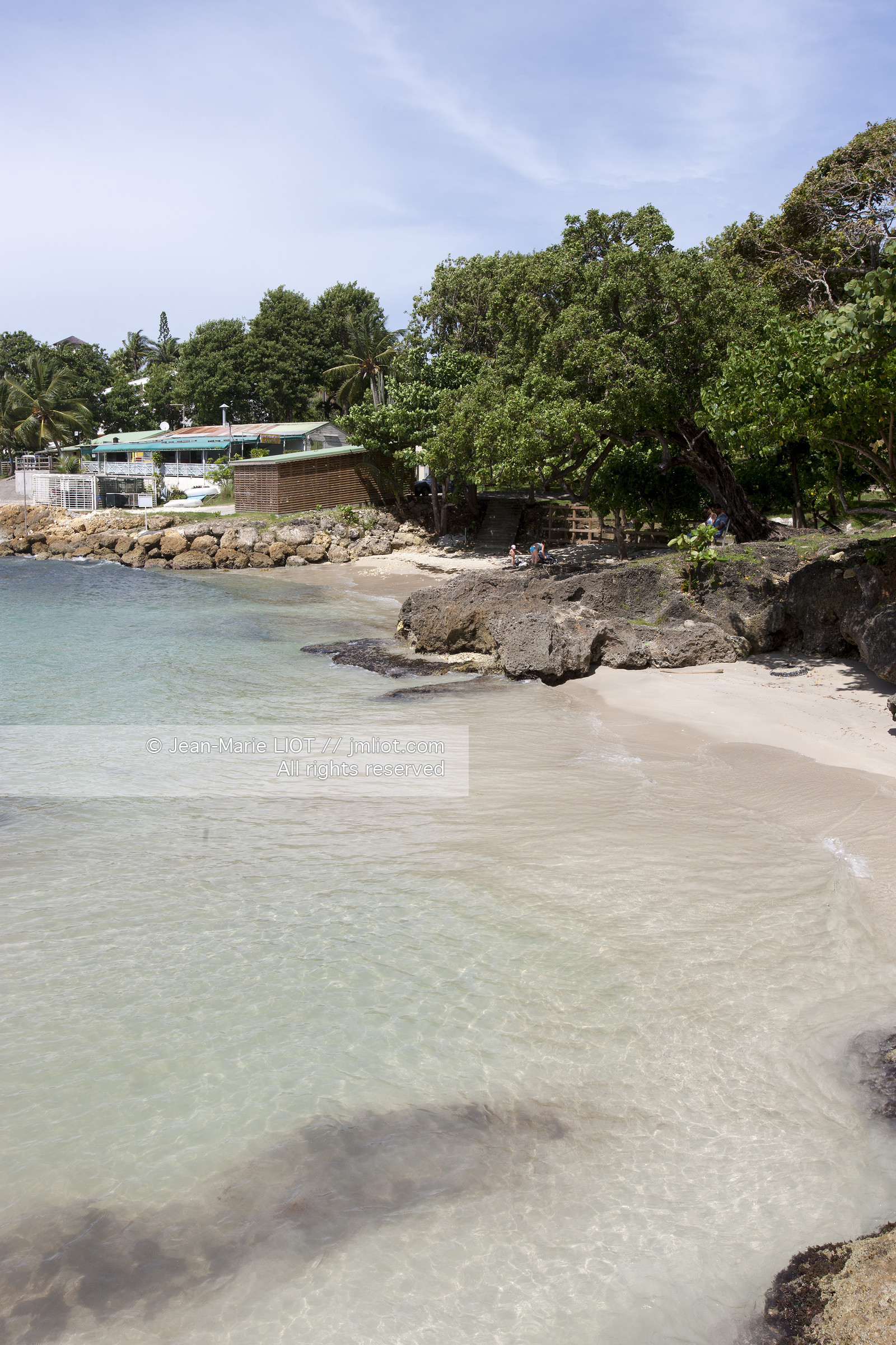 La Guadeloupe est un departement français d'Outre Mer situe dans l'archipel des Antilles. L'ile est bordee d'une part par la Mer des Caraïbes et l'Ocean Atlantique..La guadeloupe est composé de deux îles: la Grande-Terre et la Basse-Terre..Photo © Jean-Marie Liot.