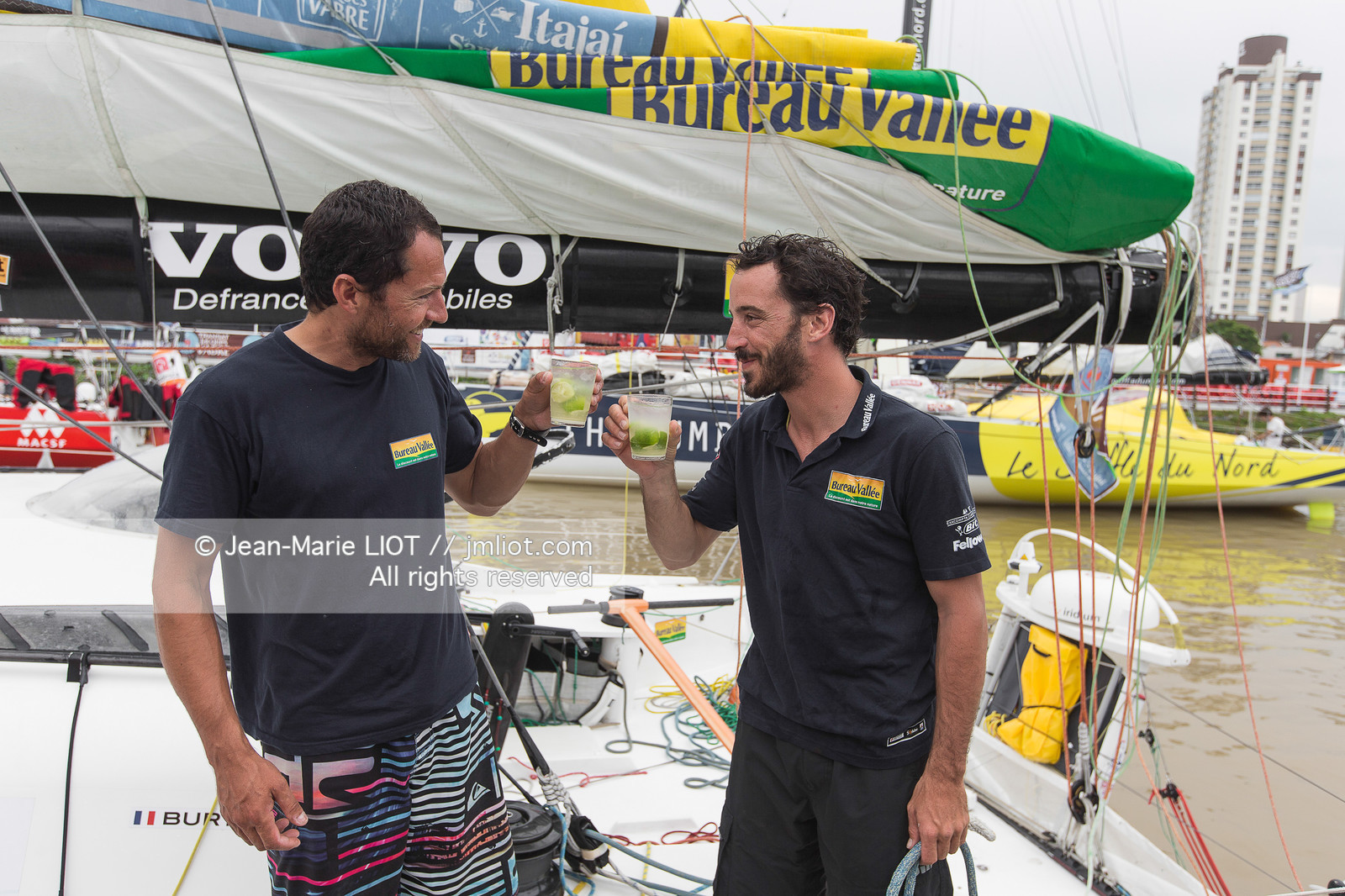 ARRIVEE BUREAU VALLEE