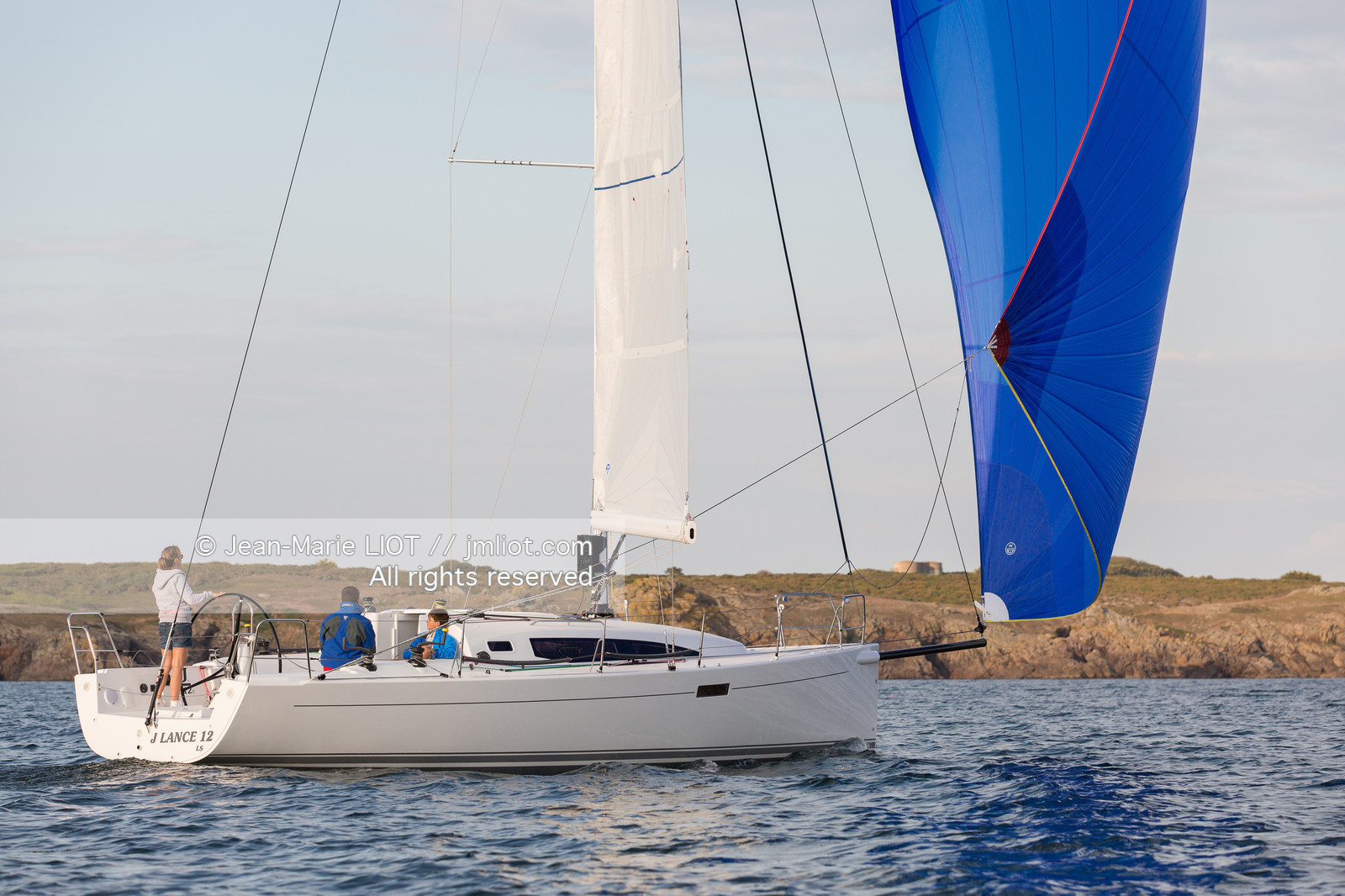 J COMPOSITES 2016 - J112E