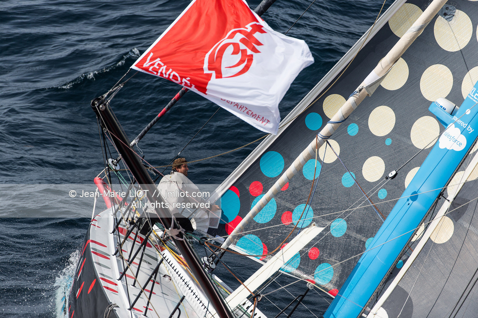 ERIC BELLION - COMME UN SEUL HOMME - VENDEE GLOBE 2016-2017