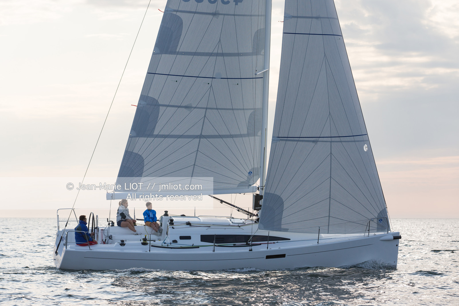 J COMPOSITES 2016 - J112E