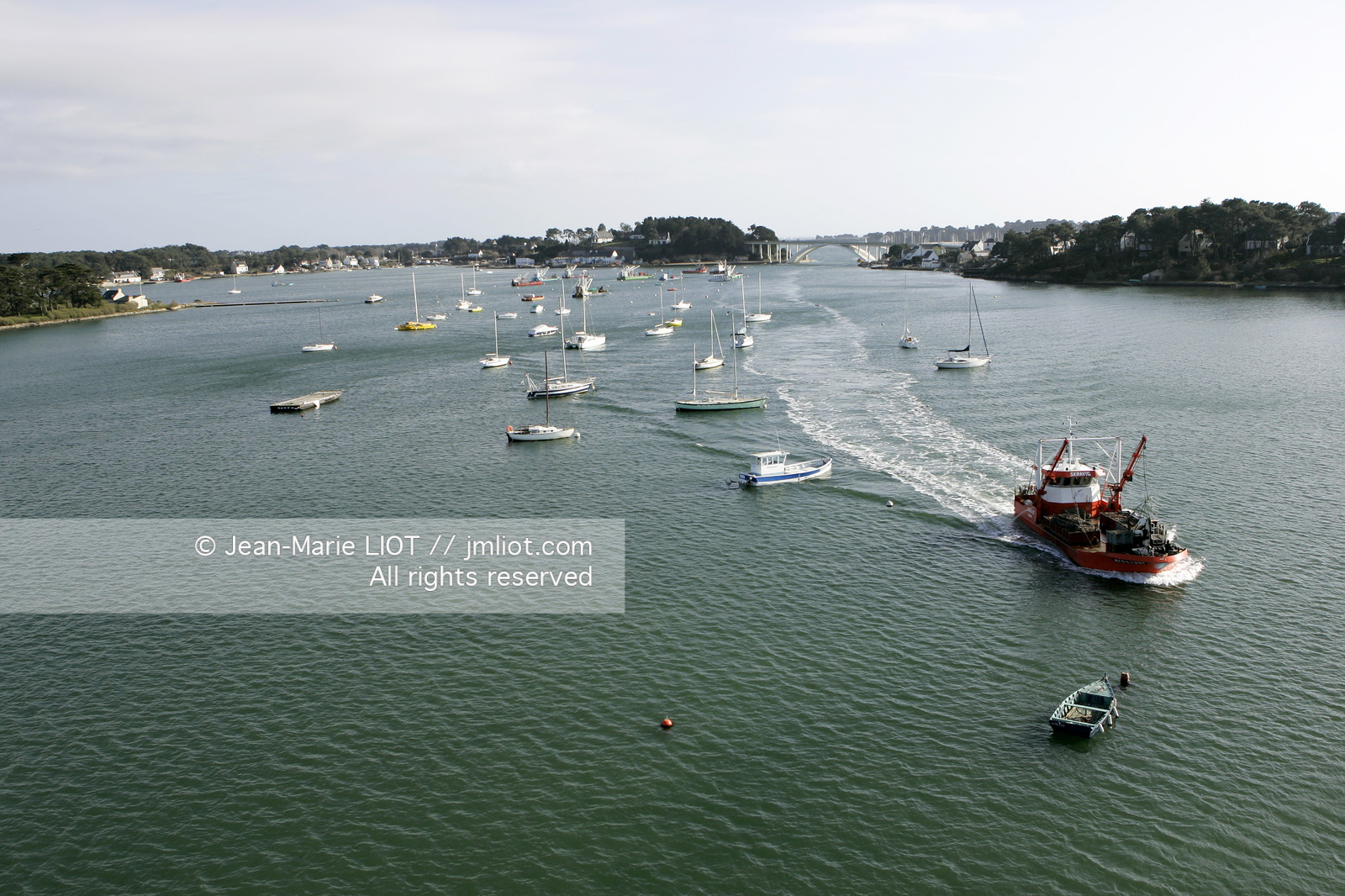 LA TRINITE-SUR-MER. VUE AERIENNE.PHOTO © JEAN-MARIE LIOT.