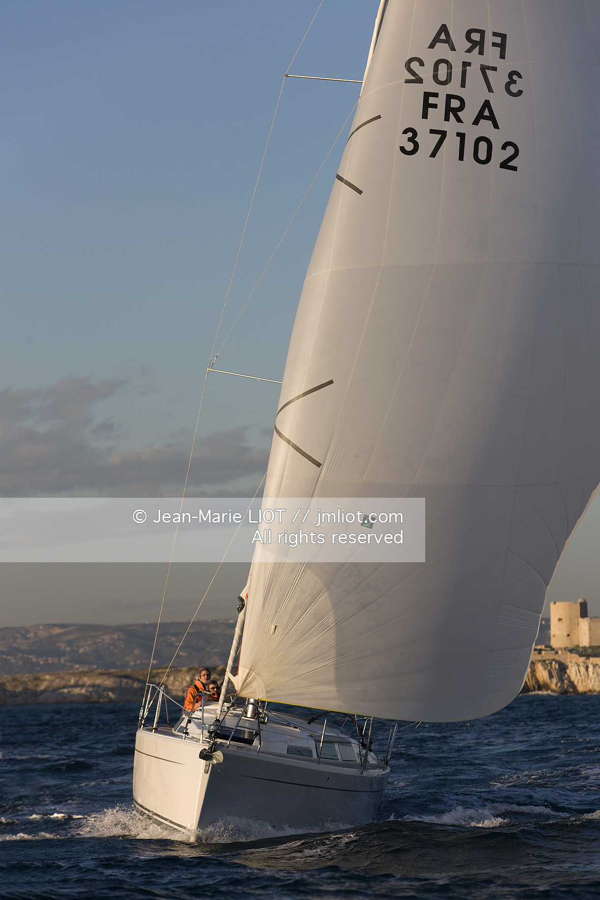 VOILE MAGAZINE - 100 MILLES A BORD