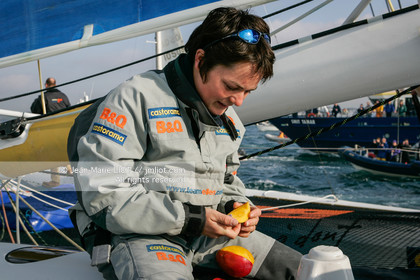 .   .Start Ellen MacArthur onboard maxi-trimaran B&Q Castorama, trying to beat Solo Handed Round the World record, in Falmouth (GB), on november 27, 2004, photo : Jean-Marie LIOT - www.jmliot.com