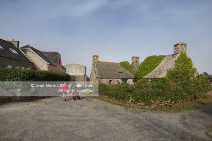 VOIILES ET VOILIERS - ILES OUBLIEES - ILE DE MOLENE