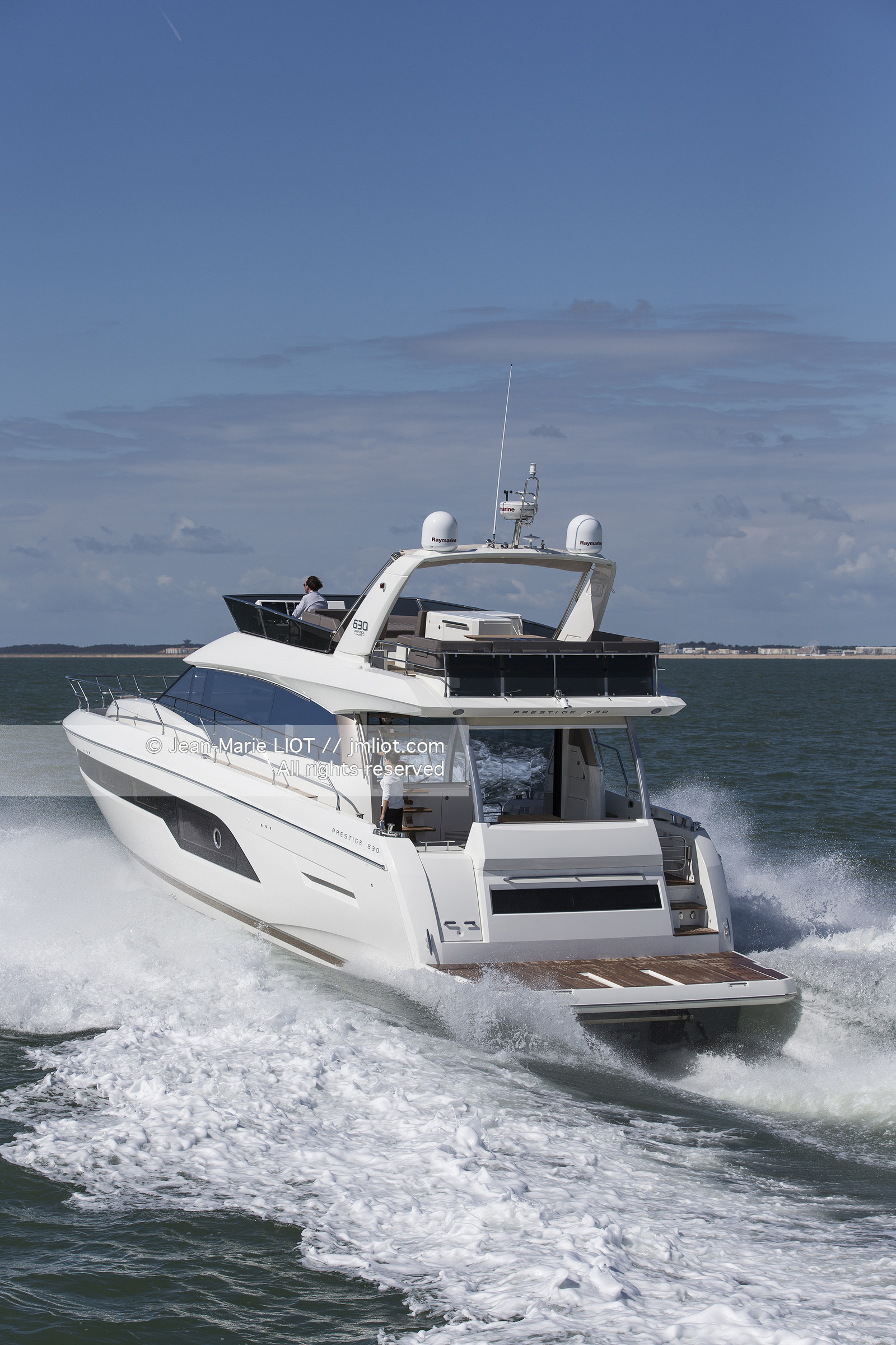 PRESTIGE YACHTS - PRESTIGE P360