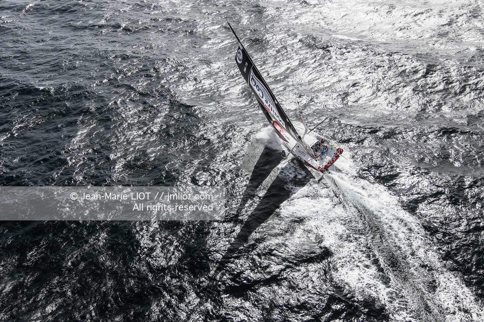 Au large de Groix, Jérémie Beyou et Philippe Legros à l'entrainement sur IMOCA Maître Coq avant le départ de la Transat Jacques Vabre 2015 au départ du Havre jusqu'à Itajaï (Brésil). 16 09 2015, Photo © Jean-Marie LIOT   DPPI..Jeremie Beyou and Philippe Legros (Fra) training onboard IMOCA Maitre Coq before the start of Transat Jacques Vabre 2015 from Le Havre to Itajai off Groix, 16 09 2015, Photo © Jean-Marie LIOT   DPPI