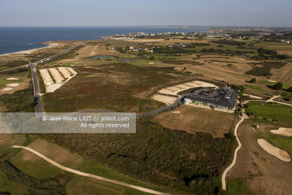 VUE AERIENNE DU GOLF DE PLOEMEUR. MORBIHAN.PHOTO © JEAN-MARIE LIOT.