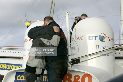 .   .Start Ellen MacArthur onboard maxi-trimaran B&Q Castorama, trying to beat Solo Handed Round the World record, in Falmouth (GB), on november 27, 2004, photo : Jean-Marie LIOT - www.jmliot.com