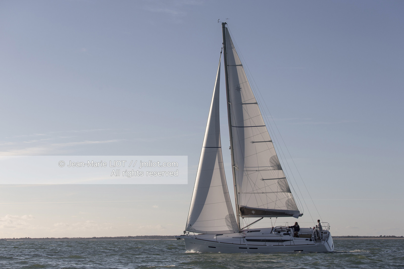Ile de Ré, 23 09 2015, pour le chantier Jeanneau, le nouveau Jeanneau Sun Odyssey 419. Photo © Jean-Marie LIOT   Jeanneau