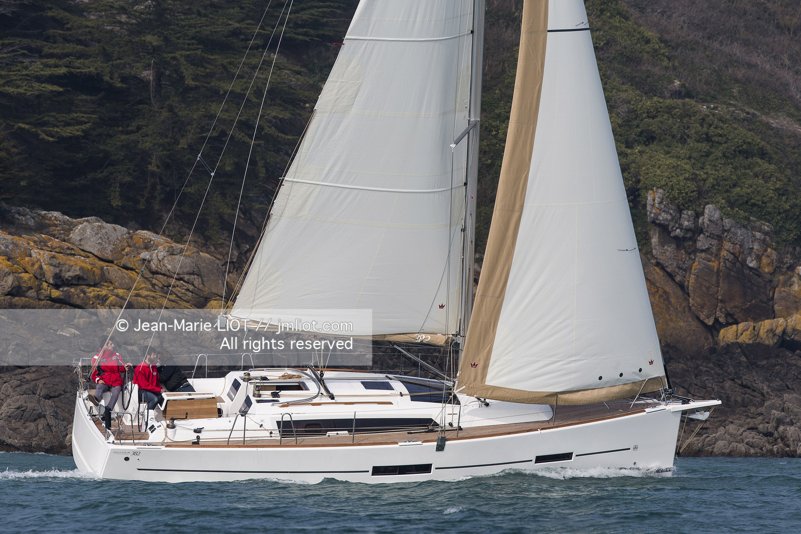 VOILE MAGAZINE - 100 MILLES A BORD