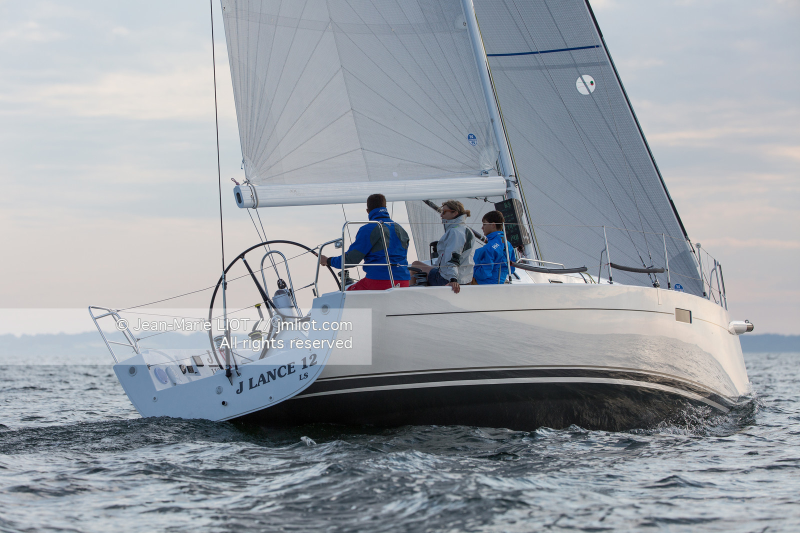 J COMPOSITES 2016 - J112E