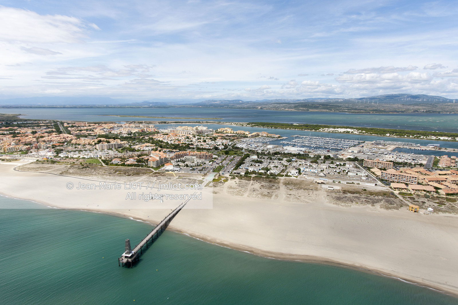 Leucate est une station balnéaire située dans le Golfe du Lion à mi chemin entre Narbonne et Perpignan dans le département du Languedoc-Roussillon..photo © jean-Marie Liot.