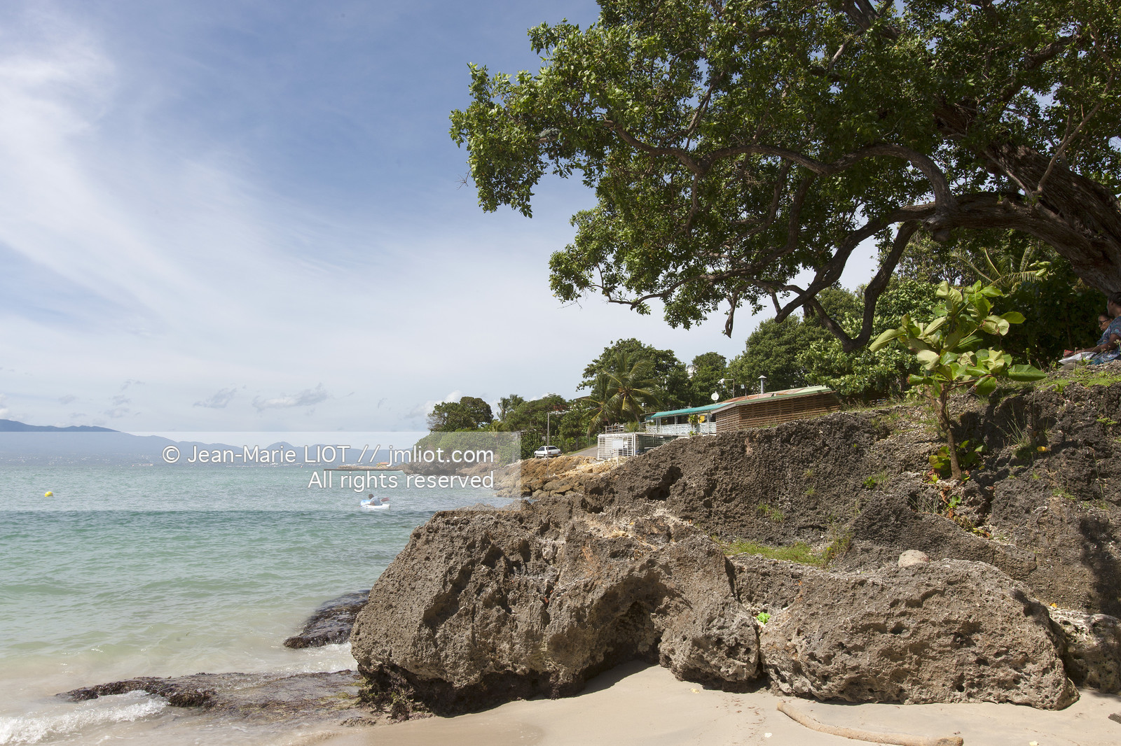 La Guadeloupe est un departement français d'Outre Mer situe dans l'archipel des Antilles. L'ile est bordee d'une part par la Mer des Caraïbes et l'Ocean Atlantique..La guadeloupe est composé de deux îles: la Grande-Terre et la Basse-Terre..Photo © Jean-Marie Liot.