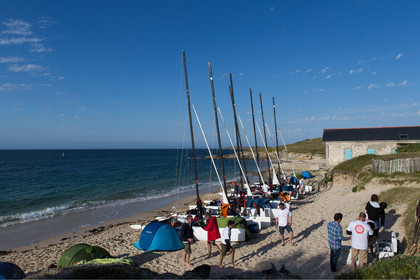 VOILES ET VOILIERS - RAID CATA EN BRETAGNE SUD