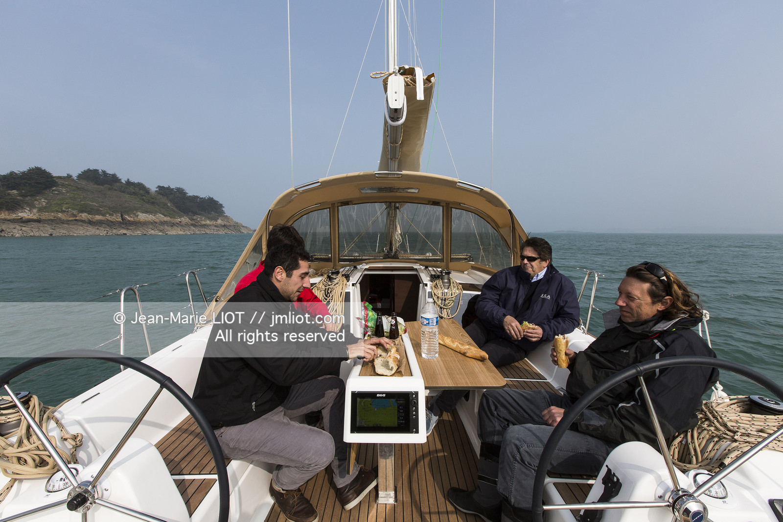 VOILE MAGAZINE - 100 MILLES A BORD