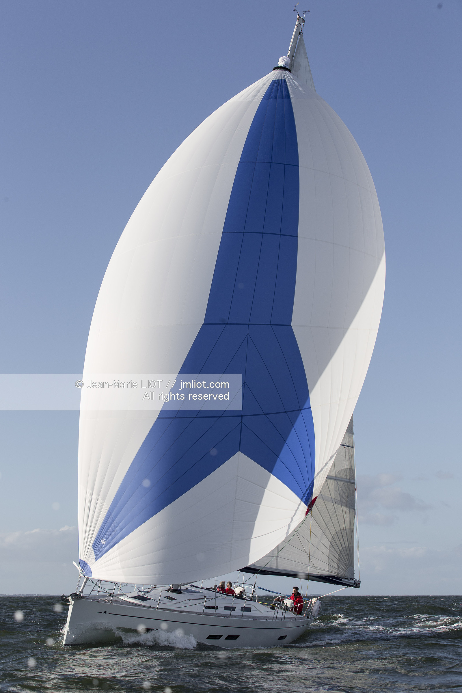 VOILE MAGAZINE - 100 MILLES A BORD
