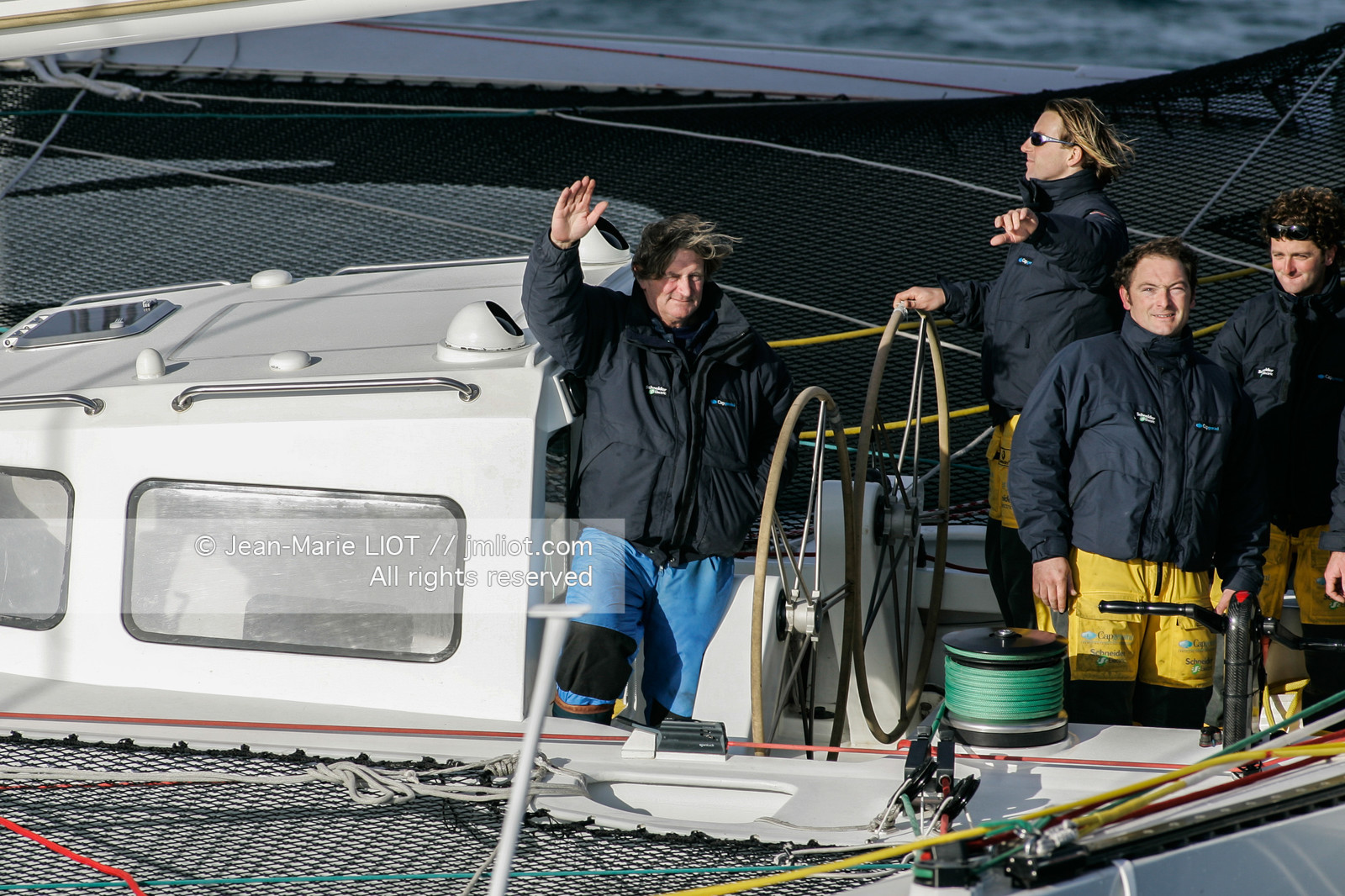 Départ du Trophée Jules Verne du maxi trimaran Geronimo, skipper Olivier de Kersauzon, 28 décembre 2004, Photo Jean-Marie LIOT - www.jmliot.com.