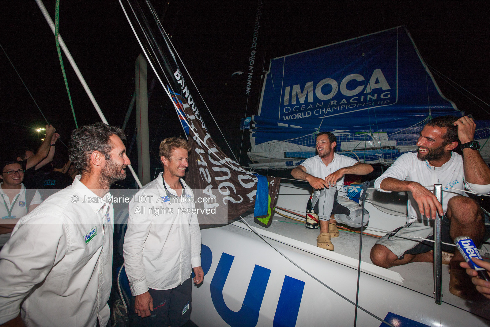 Arrivée, au Costa-Rica de l'imoca Banque populaire, le19 novembre 2011. Les skippers Armel Le Cleac'h et Christopher Pratt se placent à la 3ème place dans la catégorie des imocas. Photo © Jean-marie Liot DPPI.