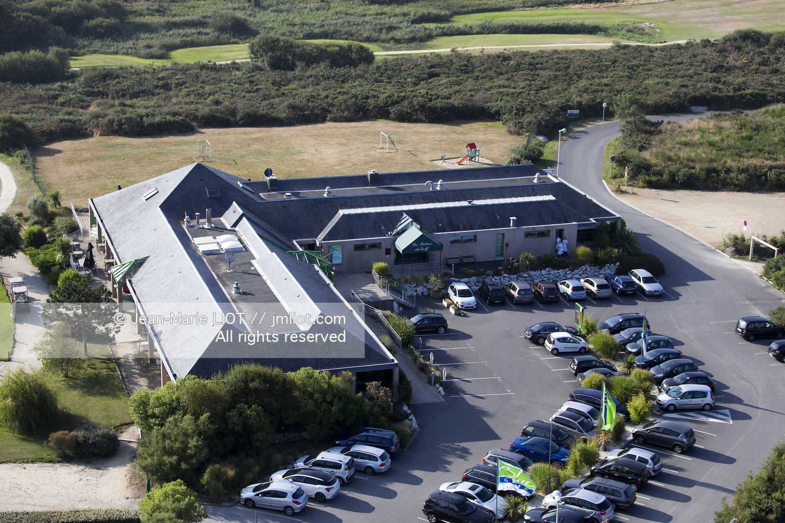 VUE AERIENNE DU GOLF DE PLOEMEUR. MORBIHAN.PHOTO © JEAN-MARIE LIOT.