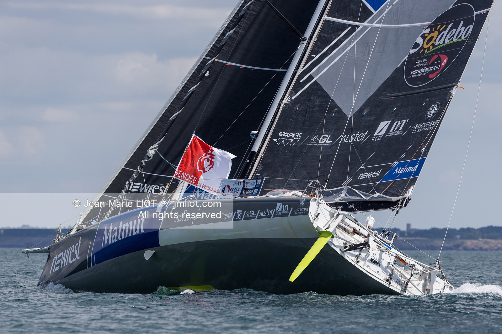 FABRICE AMEDEO - NEWREST MATMUT - VENDEE GLOBE 2016-2017