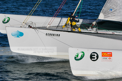 .Start Jules Verne Trophy maxi trimaran Geronimo, skipper Olivier de Kersauzon, on décember 28, 2004, Photo Jean-Marie LIOT - www.jmliot.com